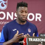Andre Onana, de gestos de Trabzonspor, durante a partida de futebol da Semana 6 da Semana Turca entre Trabzonspor e Gaziantap FK