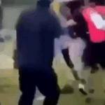 A polícia ligou depois que a partida de futebol dos menores de 18 anos locais desce para brigar