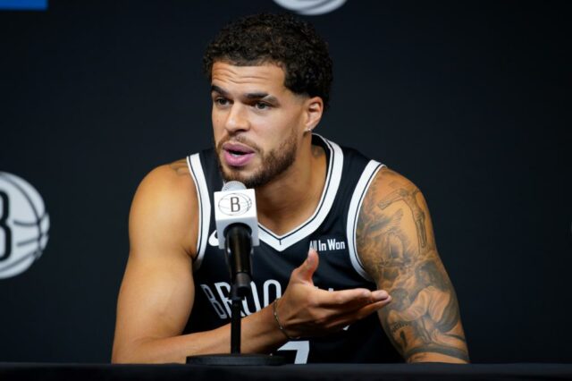 Michael Porter Jr. falando à mídia no Brooklyn Nets Media Day.