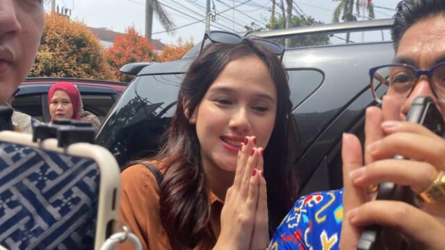 A reação de Meiza Aulia quando Eza Gionino pediu para se referir 

