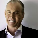 A reinicialização de 'Scrubs' restaura John C. McGinley como Dr. Cox