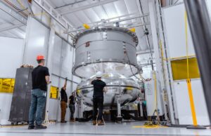 A remessa no mesmo dia diz respeito à área, pois o impulso garante o transporte de satélite em horas, não meses A remessa no mesmo dia diz respeito à área, pois o impulso garante o transporte de satélite em horas, não meses