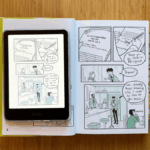 À esquerda, um Kindle Colorsoft. À direita, uma cor Kobo Clara.
