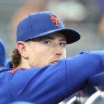 Brett Baty olha durante o jogo Mets-Marlins em 27 de setembro de 2025.