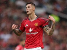 Benjamin Sesko está se tornando vítima do sucesso da transferência de Ineos para o Man United Benjamin Sesko entra em campo para o Manchester United