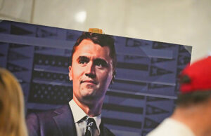 ASSISTA – VILE: CHANTS DE LENTES ‘Temos Charlie no pescoço!’ na esteira do assassinato do fundador do Turning Point USA ASSISTA - VILE: CHANTS DE LENTES 'Temos Charlie no pescoço!' na esteira do assassinato do fundador do Turning Point USA