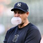 Aaron Boone, desfrutando de algum chiclete durante um jogo recente, disse que não se surpreende que a era Robo UMP esteja a caminho, apesar de suas reservas anteriores sobre o novo sistema.