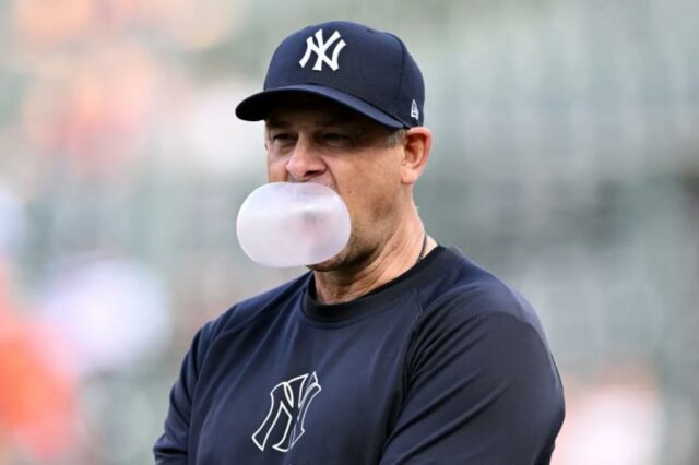 Aaron Boone, desfrutando de algum chiclete durante um jogo recente, disse que não se surpreende que a era Robo UMP esteja a caminho, apesar de suas reservas anteriores sobre o novo sistema.