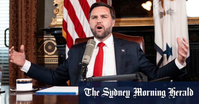 O suspeito Tyler Robinson, Insert, deve ser acusado na terça -feira pelo assassinato do ativista Charlie Kirk.
