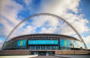 Adolescente lutando permanentemente após a captura assustadora de fora de Wembley Arena Yahoo news home