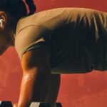 AirPods Pro 3 Monitoramento da freqüência cardíaca 'Mind-Boggglingly Good'-ao contrário do PowerBeats 2 Pro | Uma mulher usando -os durante um treino