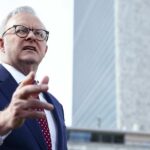 O primeiro -ministro Anthony Albanese durante uma conferência de imprensa sobre a Austrália reconhecendo formalmente o estado da Palestina na sede da ONU.