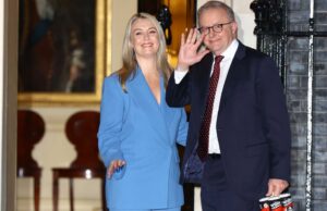 Albanese se junta à PM do Reino Unido em avisos de extrema direita, enquanto leva as cervejas australianas para o número 10 O primeiro -ministro Anthony Albanese e Jodie Haydon chega para uma reunião informal com o primeiro -ministro do Reino Unido e Lady Victoria Starmer, o primeiro -ministro do Canadá e a Madame Diana Fox Carney e a Sra. Mette Frederiksen, primeiro -ministro da Denmark na 10 Downing Street.