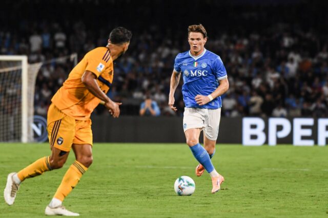 Rasmus Hojlund em ação para Napoli contra Pisa.