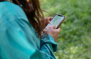 Alguns usuários de iPhone da Apple estão obtendo mais um ano de satélite gratuito inclui Alguns usuários de iPhone da Apple estão obtendo mais um ano de satélite gratuito inclui
