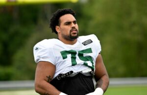 Alijah Vera-Tucker de Jets sofre lesões significativas dias antes da temporada Guarda do ETS Alijah Vera-Tucker (75) durante o treino em Florham Park, NJ.