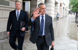 Almirante da Marinha de 4 estrelas aposentado punido a 6 anos atrás das grades para a história de suborno Yahoo news home