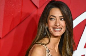 Amal Clooney trouxe este tote 29 vezes, e este parecido com US $ 63 acerta Amal Clooney trouxe este tote 29 vezes, e este parecido com US $ 63 acerta