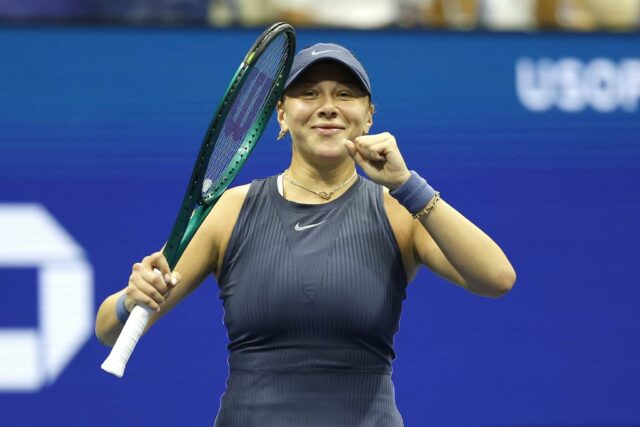 Amanda Anisimova dos EUA jogando tênis.