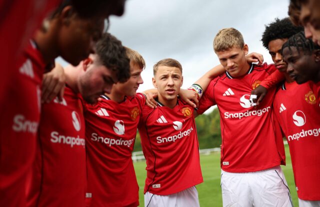 Yuel Helafu em ação para o Manchester United U18s.