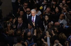 Ambiente político agressivo intimidando o cinema, o representante de mercado Warn no Zurique Top Ambiente político agressivo intimidando o cinema, o representante de mercado Warn no Zurique Top