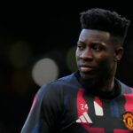 O goleiro do Manchester United, Andre Onana, enfrentando Lyon.