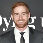 Andrew Santino: Travis Kelce conversou em Taylor Swift Proposition na primavera passada