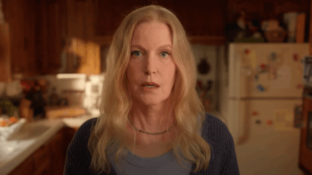 Anna Gunn Repises 'Breaking Bad' papel no Emmys Commercial