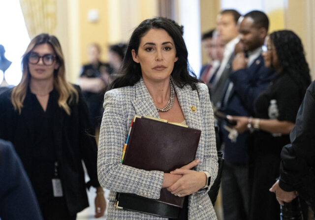 Anna Paulina Luna compartilha novas informações de Link para Epstein 'Knowledge' 

