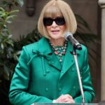 Anna Wintour mantém seus óculos de sol enquanto fala ao cumprir Trump duas vezes, 'Evil One coloca na Prada 2,' Futuro incerto e de estilo da Vanity Fair Hollywood