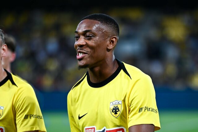 Anthony Martial jogando contra Omonia Nicósia em uma partida amigável