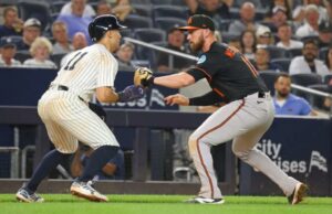 Anthony Volpe, de Yankees, prosperando desde o tiro de cortisona no ombro esquerdo Anthony Volpe, que jogou melhor recentemente desde que recebeu um chute de cortisona no ombro esquerdo, é jogado fora em um resumo depois de tentar roubar para casa no sexto turno da vitória dos Yankees por 8-4 sobre o Orioles em 26 de setembro de 2025.
