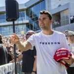 Ao vivo: atirador 'ainda em geral' depois de Trump Ally assassinado