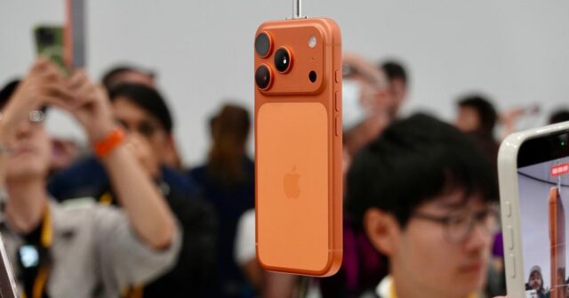 Apple iPhone 17 Pro restabelece um intermediário de vidro para a antena 5G MMWAVE nas versões United State 


