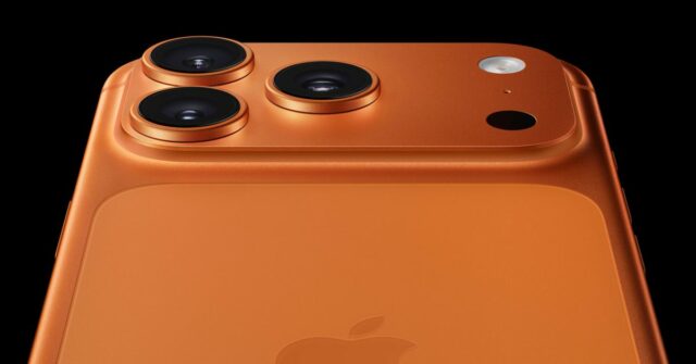Diário do iPhone - Pela primeira vez em muitos anos, não estou atualizando meu iPhone | iPhone 17 Pro em Orange mostrado, com foco em câmeras