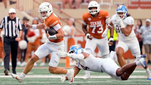 Arc joga 'seu videogame' como o Texas se recupera com a vitória 

