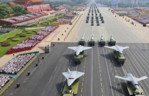 Armas nucleares, lasers e ‘lobos de robô’ em exibição como a China flexiona Armas nucleares, lasers e 'lobos de robô' em exibição como a China flexiona