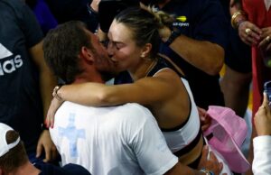 Aryna Sabalenka beija o parceiro Georgios Frangulis após a vitória do Open dos Estados Unidos Aryna-Sabalenka-Kisses-Boyfriend-Gettyimages-2178204439