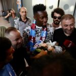 A nova contratação de Trabzonspor, Andre Onana, chega em Trabzon