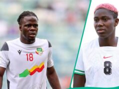 Asisat Oshoala brinca com a estrela nigeriana Olaitan, que marcou pelo Benin depois de despejar Super Eagles Asisat Oshoala brinca com a estrela nigeriana Olaitan, que marcou pelo Benin depois de despejar Super Eagles