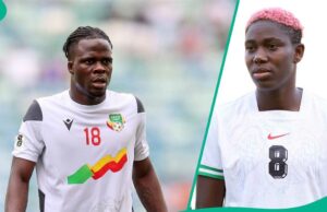 Asisat Oshoala brinca com a estrela nigeriana Olaitan, que marcou pelo Benin depois de despejar Super Eagles Asisat Oshoala brinca com a estrela nigeriana Olaitan, que marcou pelo Benin depois de despejar Super Eagles