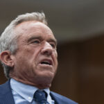 Assista RFK Jr. Perca -o quando o senador o chama por 'inventar as coisas'