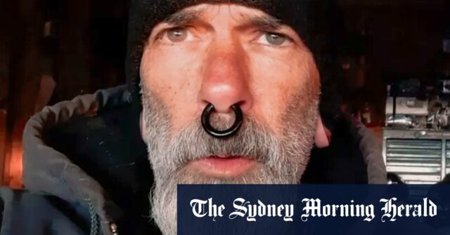 Atraso no julgamento para nós, homem ligado aos tiroteios de Donald Day Junior, do Arizona, é acusado de enviar repetidamente mensagens sobre uma