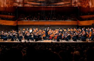 Atualmente, o supervisor de músicas, Dudamel, abre o período de outono da Filarmônica da Cidade de Nova York Atualmente, o supervisor de músicas, Dudamel, abre o período de outono da Filarmônica da Cidade de Nova York