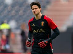 Senne Lammens deu oportunidade de ouro para estreia na Bélgica após atualização de Thibaut Courtois Senne Lammens se junta à equipe nacional de futebol da Bélgica em Tubize e cumprimenta o mascote.