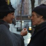 Tarde-Fama-Willem-Dafoe-Greta-Lee