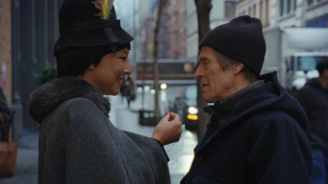 Tarde-Fama-Willem-Dafoe-Greta-Lee