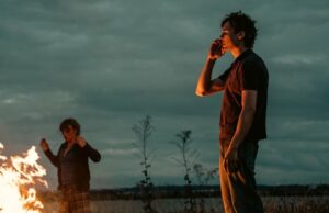 Avaliação de ouriços: Harris Dickinsons, lançando a dependência humana e sem teto Frank Dillane como Mike em