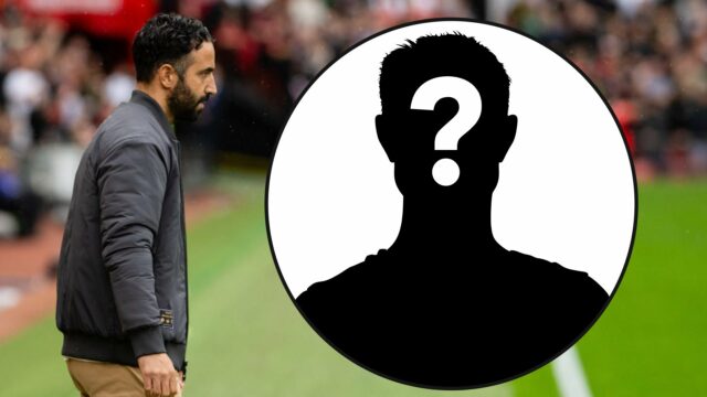 O gerente do Manchester United, Ruben Amorim, relata a linha de toque durante a partida da Premier League entre o Manchester United e Burnley em Old Trafford em 2025 em Manchester, Inglaterra.
