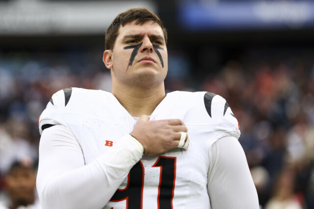 Bengals conectados ao Substituto Dynamite Trey Hendrickson 

